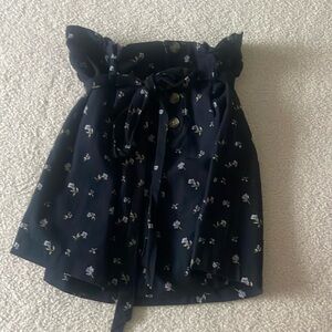 American Eagle Size Medium navy skirt with floral print